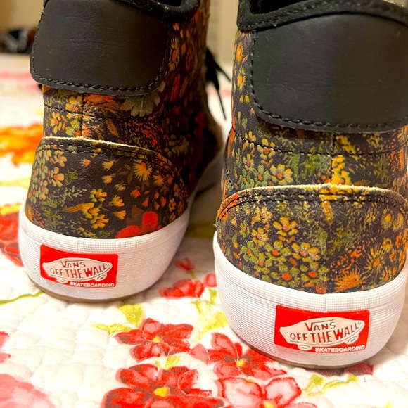 Vans Floral High-Top Sneakers - Picture 7 of 14